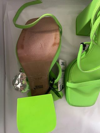 Zapatos de tacón Zara verde neón