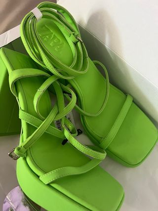 Zapatos de tacón Zara verde neón