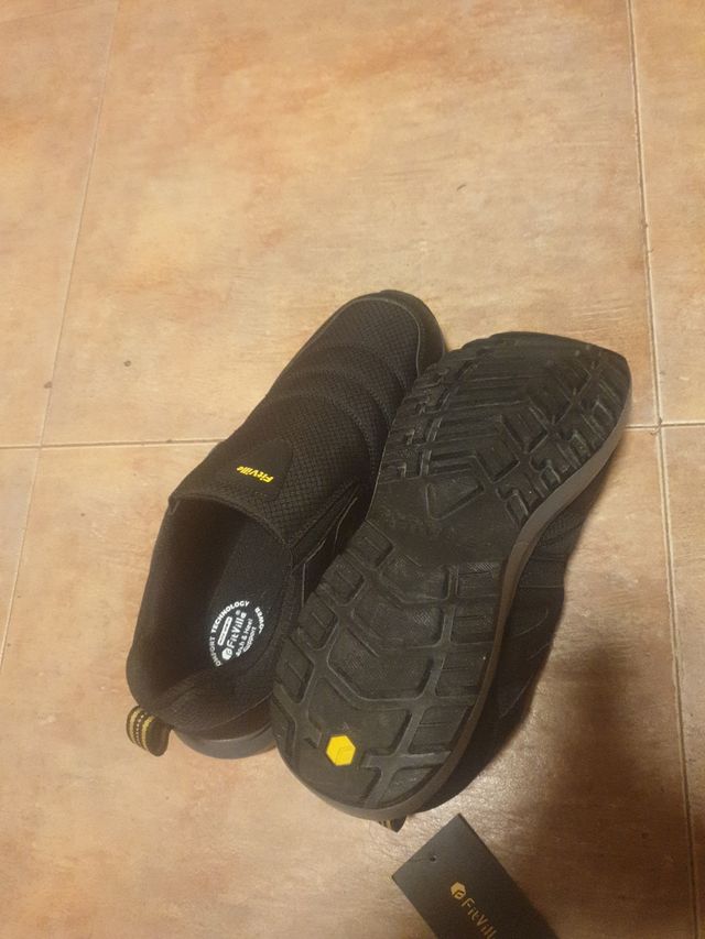 Deportivas Fitville Negras y Grises Nuevas