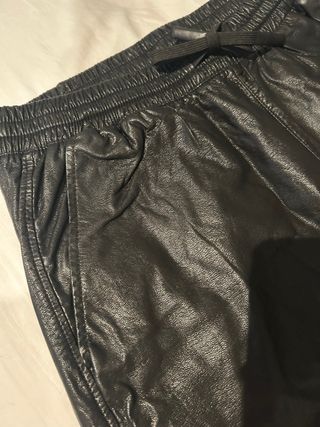 Pantalones de cuero Zara negros