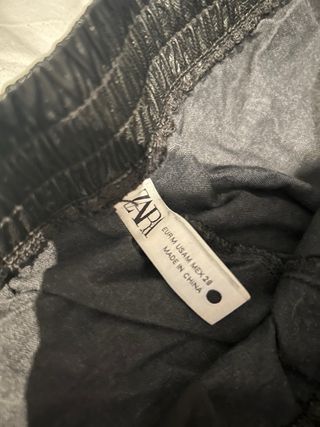 Pantalones de cuero Zara negros