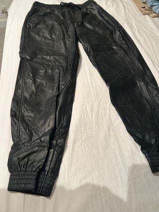 Pantalones de cuero Zara negros