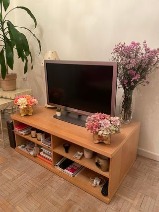 Mueble TV IKEA madera y cristal