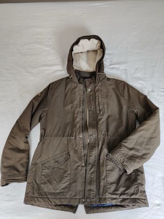 Cazadora niña/o verde con capucha forrada.Talla 14