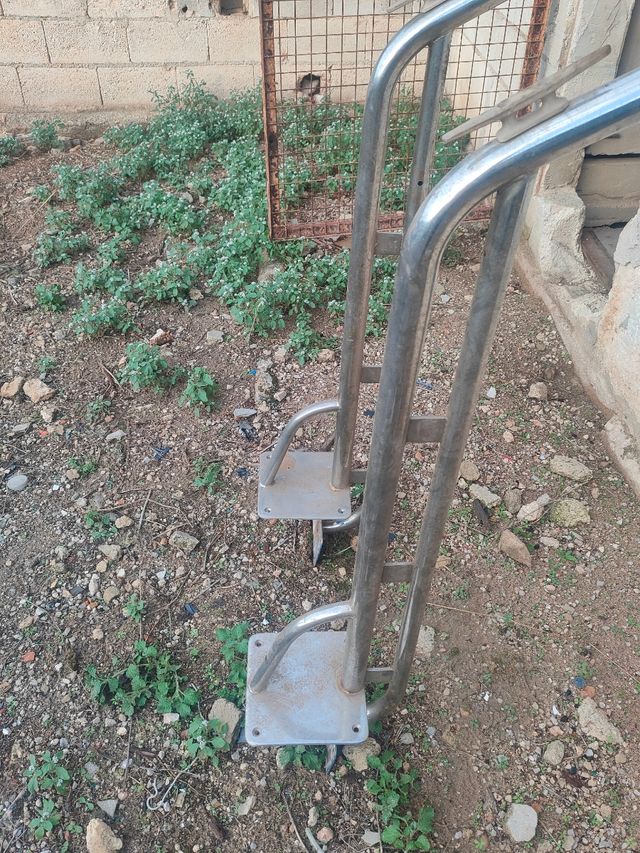 Escalera de metal plegable