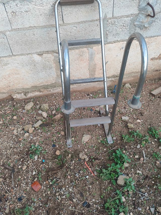 Escalera de metal plegable