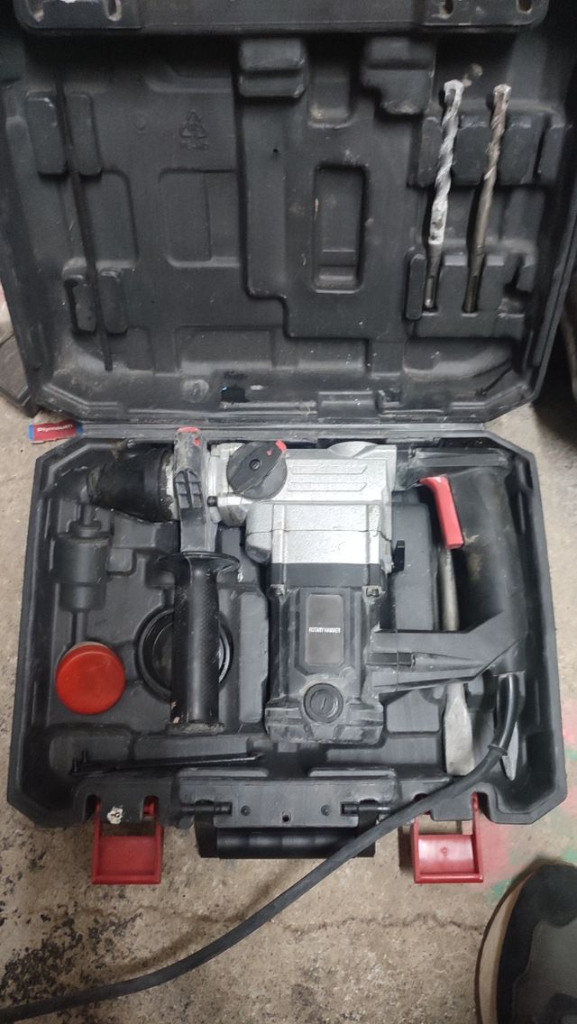 Taladro percutor eléctrico 