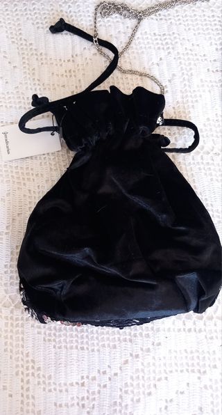 Bolso fiesta lentejuelas negro Stradivarius