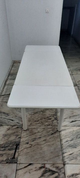 Mesa de madera maciza blanca con cajón, extensible