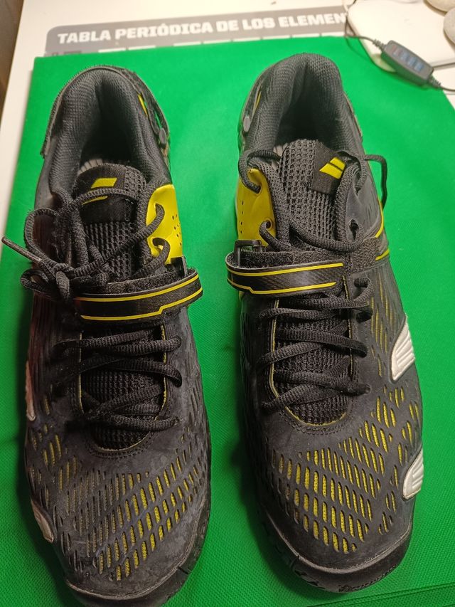 Zapatillas deportivas Babolat negras y amarillas