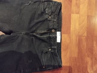 Pantalón vaquero hombre negro roto