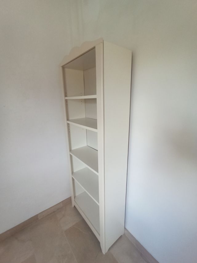 Estantería de madera color blanco de ikea