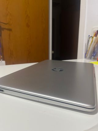 HP Laptop 15s-fq2xxx Plata