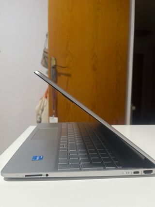 HP Laptop 15s-fq2xxx Plata