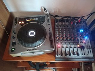 Conjunto DJ Pioneer CDJ-800 + Mesa de Mezclas