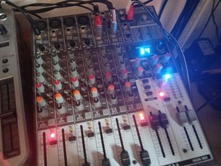 Conjunto DJ Pioneer CDJ-800 + Mesa de Mezclas