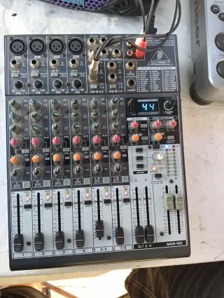 Conjunto DJ Pioneer CDJ-800 + Mesa de Mezclas