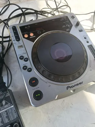 Conjunto DJ Pioneer CDJ-800 + Mesa de Mezclas