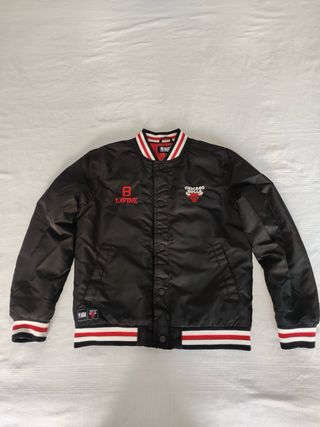 Cazadora Chicago Bulls Negra Roja. Talla 9 años