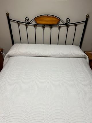 Cabecero de forja y madera