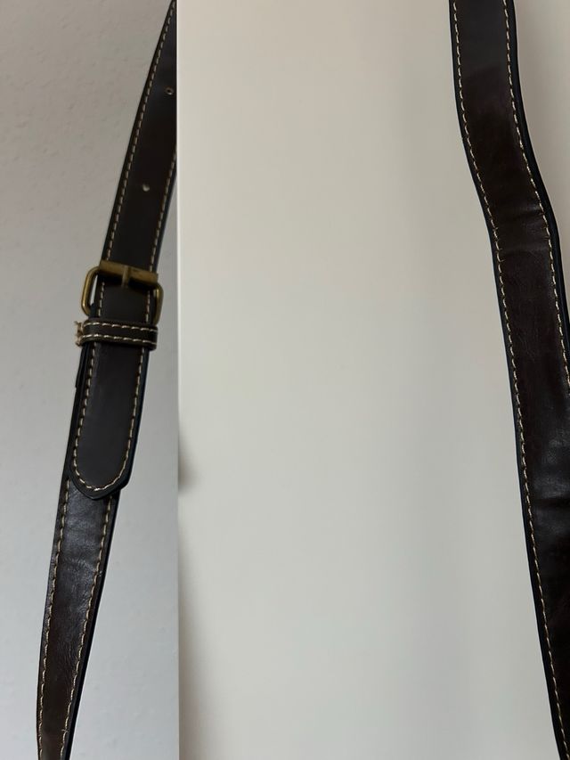 Bolso bandolera marrón con flores