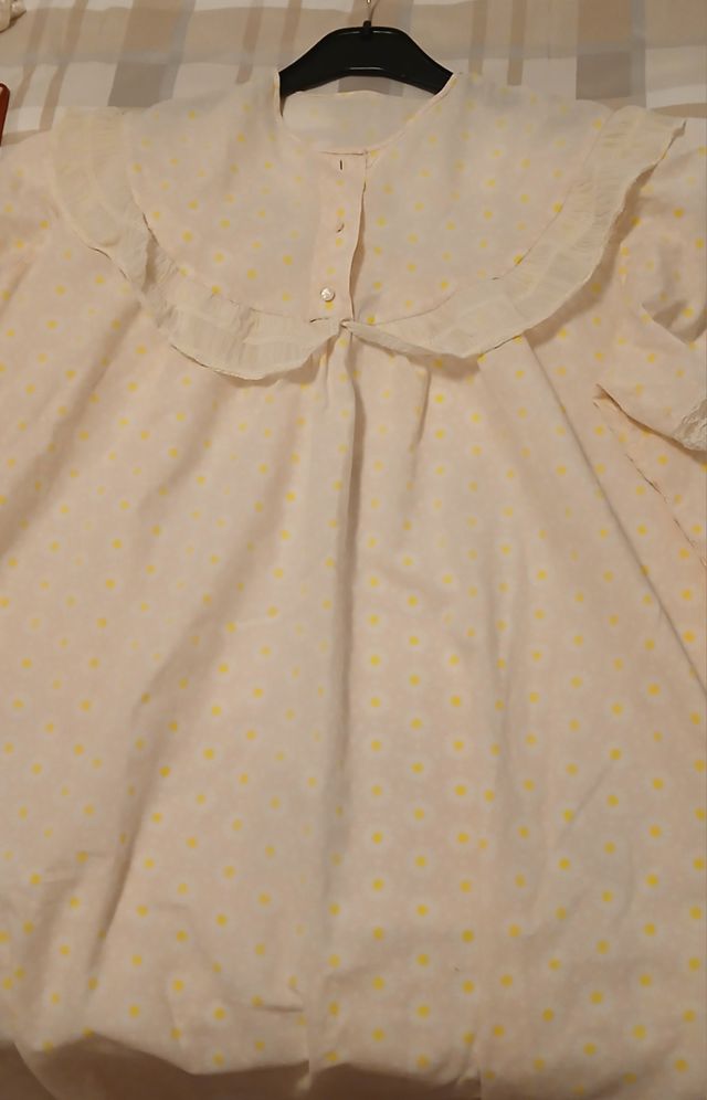 SE REGALA Dos camisones blancos y amarillos