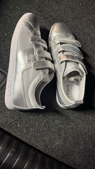 Zapatillas Lacoste plateadas velcro