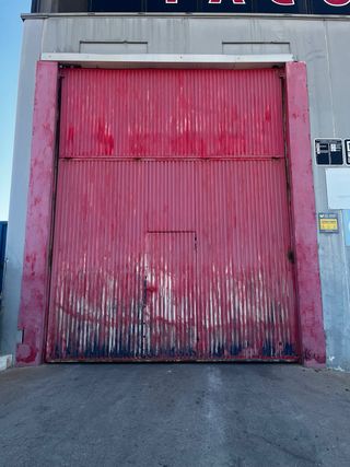 Puerta basculante nave industrial