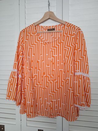 Blusa naranja con estampado laberinto 