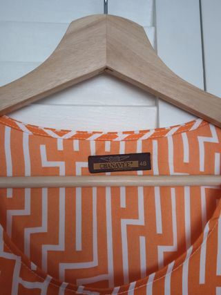 Blusa naranja con estampado laberinto 