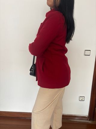 Abrigo rojo doble botonadura invierno