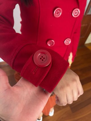 Abrigo rojo doble botonadura invierno