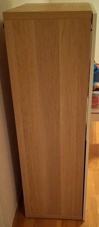 Vitrina de madera y cristal