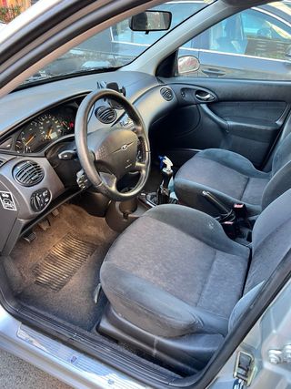 Ford Focus 1999 Wagon - Familiar