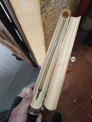 Pluma de escribir antigua de bambú