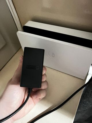 Nintendo Switch OLED nera e bianca