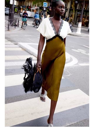 Vestido Zara satén con puntilla