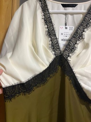 Vestido Zara satén con puntilla