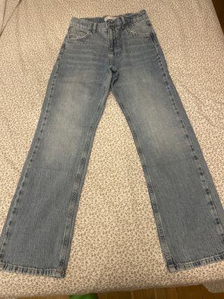 Pantalón vaquero con pedrería