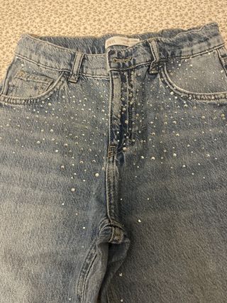 Pantalón vaquero con pedrería