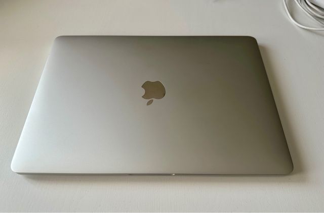 MacBook Pro Apple Plata con touchpad