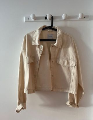 Cazadora vaquera Bershka beige