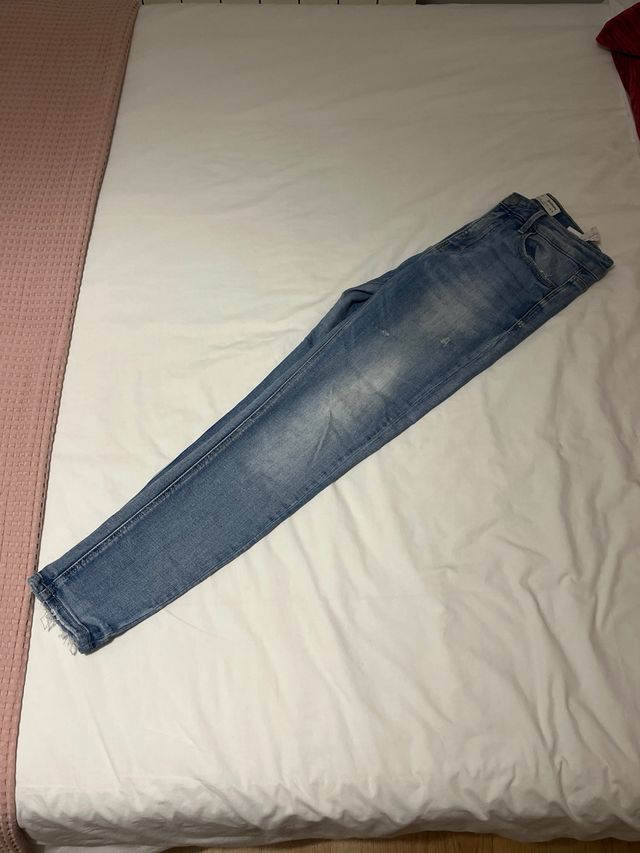 Vaqueros pitillo desgastados