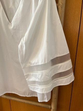 Blusa blanca manga larga con transparencias