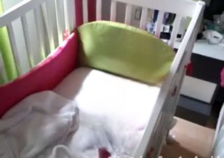 Cuna de bebé blanca con colchón 70cm