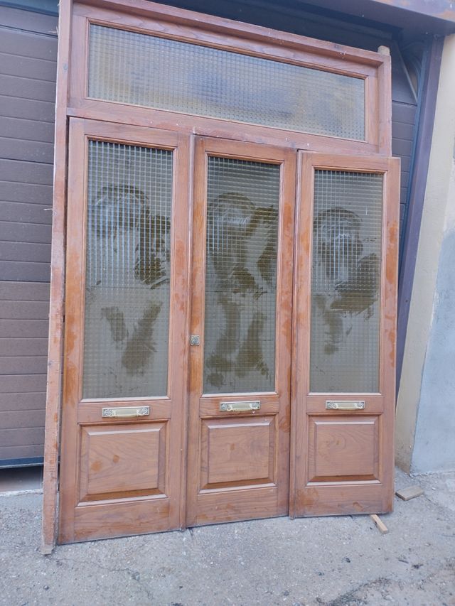Puertas de castaño con cristal