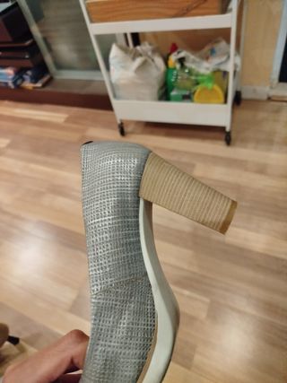 Tacones plateados Talla 38