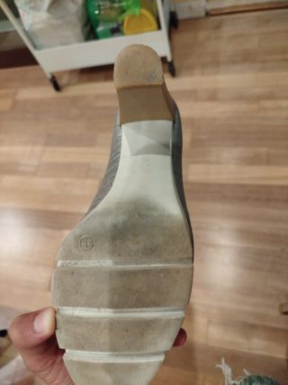 Tacones plateados Talla 38