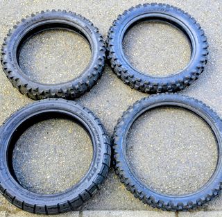 Neumáticos usados de moto.