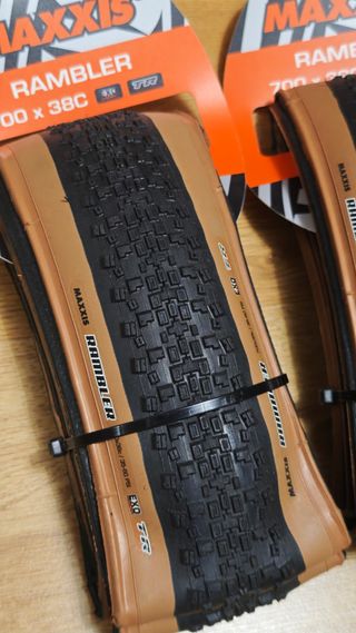 2x Cubiertas Gravel Maxxis Rambler 700x38 EXO TR